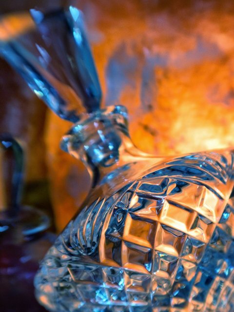 قارورة عطر زجاجية بسدّادة مصقولة
